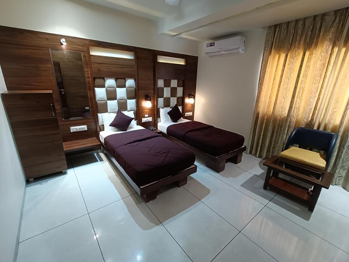 Hotel Viram Pardi Экстерьер фото