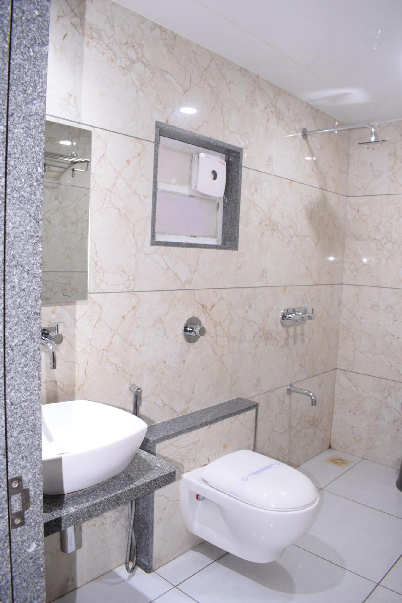 Hotel Viram Pardi Экстерьер фото